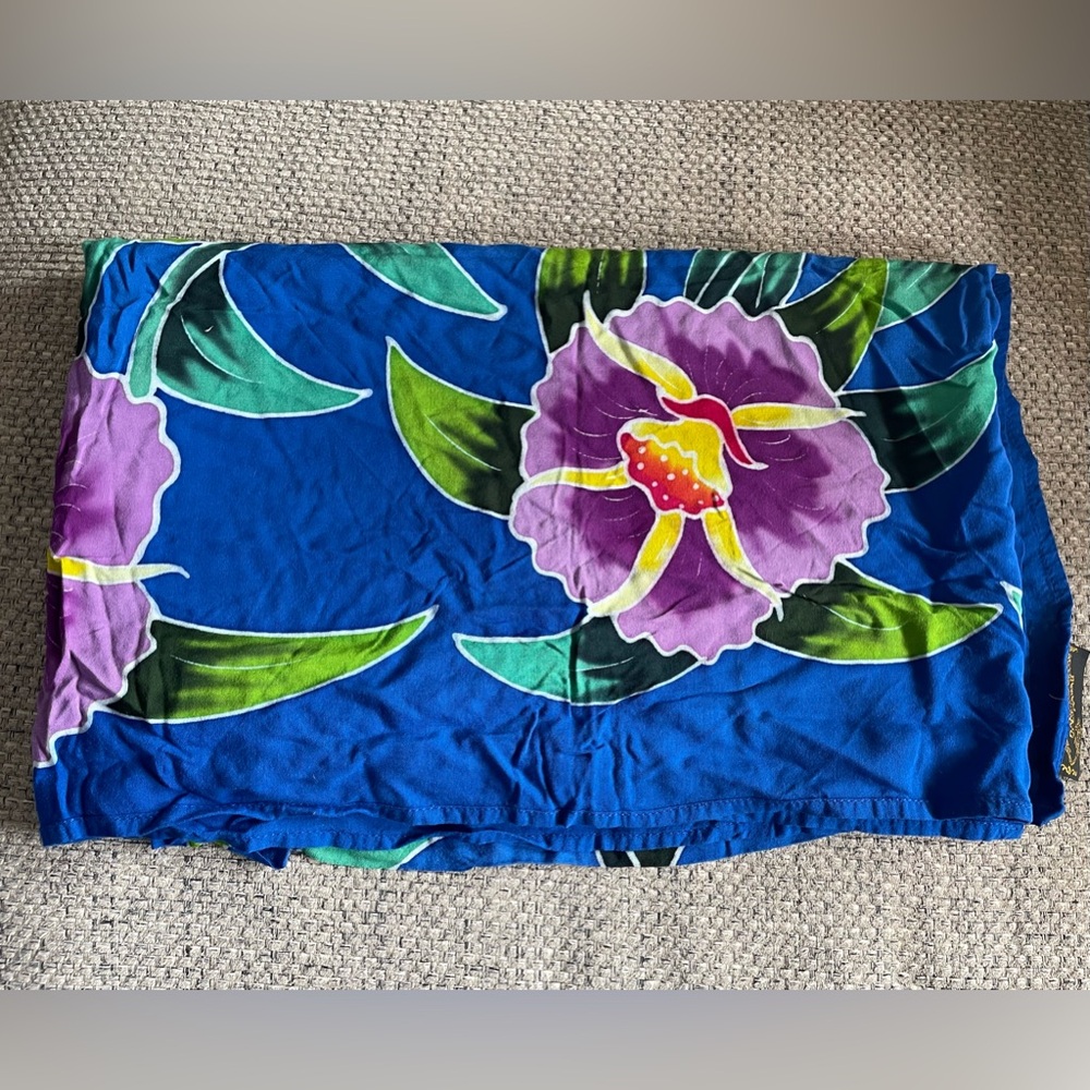 Dancing Gecko Vintage Hawaii Bright cobalt blue Tropical Scarf colorful